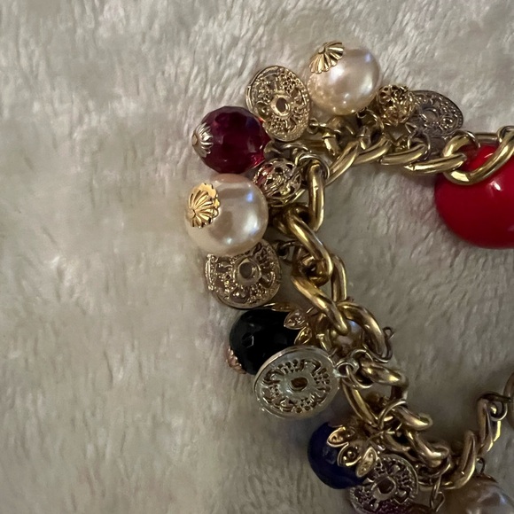 Vintage 1980s  Matte Gold Toned Charm Bracelet. - Picture 4 of 4